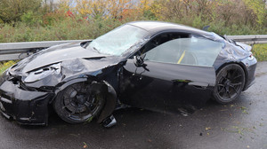 Teurer Unfall auf A61 bei Hockenheim: Porsche kracht gegen Leitplanke