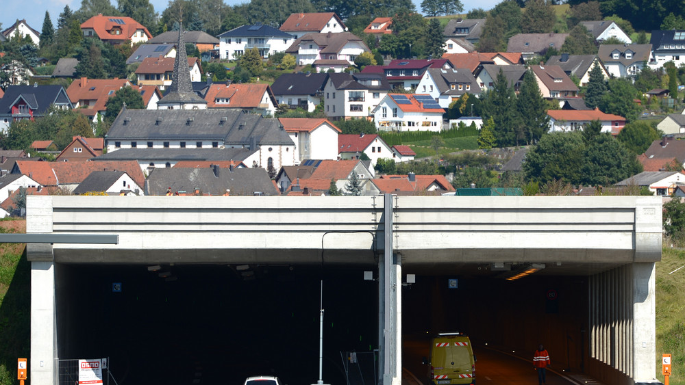 Wegen Wartungsarbeiten ist der A66-Tunnel bei Neuhof in den kommenden Nächten in beiden Richtungen voll gesperrt.