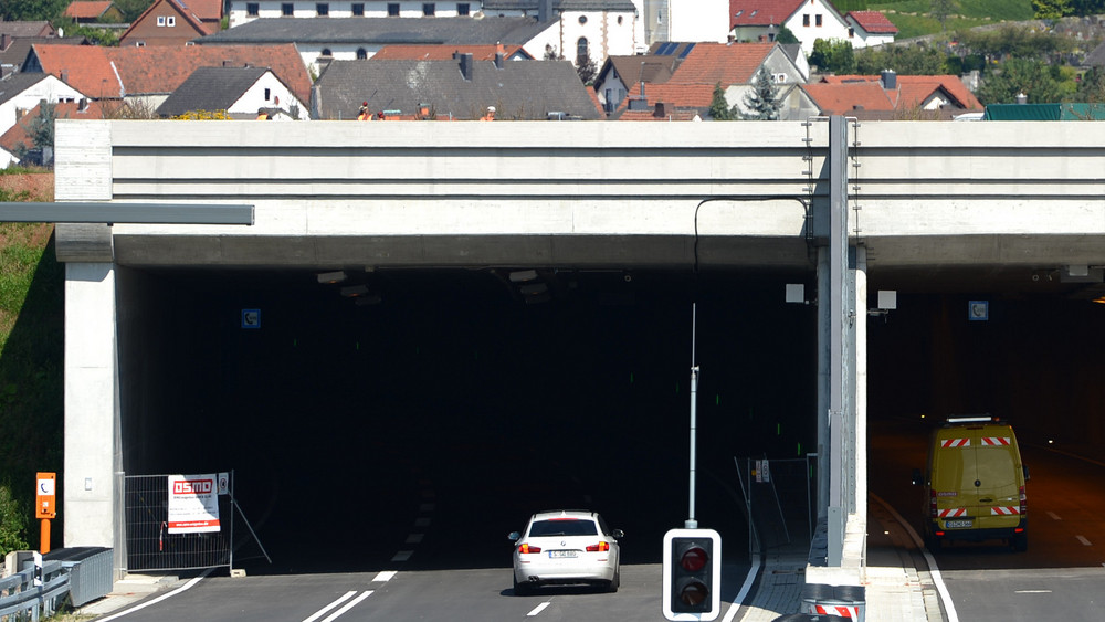Wegen Wartungsarbeiten wird der Tunnel der A66 bei Neuhof für mehrere Nächte gesperrt. (Archivbild)