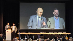 AfD-Parteitag in Neuhof: Spott - wegen fehlender Protestler