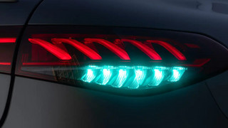 Warum erste E-Autos mit blauem Licht fahren