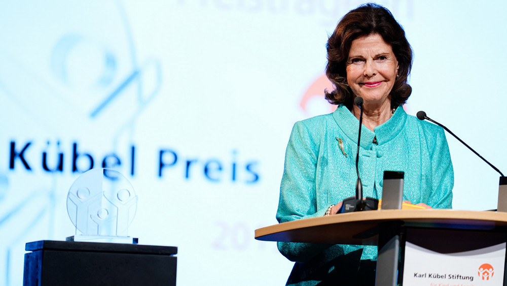 Königin Silvia von Schweden bei einer Feierstunde zur Verleihung des Karl Kübel Preises in Bensheim im Jahr 2019