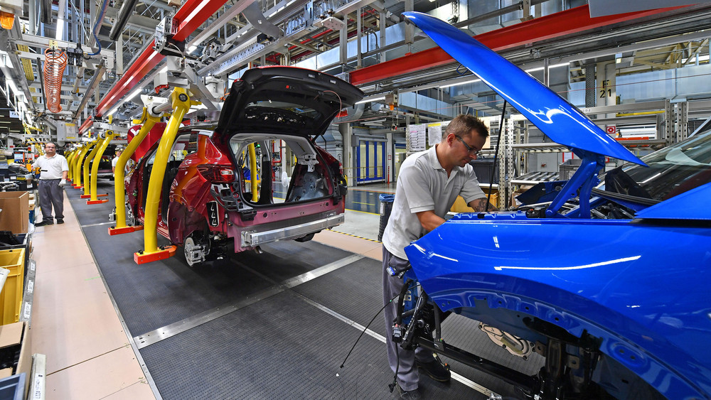 Blick in Produktion beim Autobauer Opel, hier im Werk im thüringischen Eisenach.