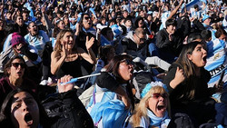 Argentinien-Fans feiern mit Gesang und Tanz nach WM-Krimi gegen Ägypten