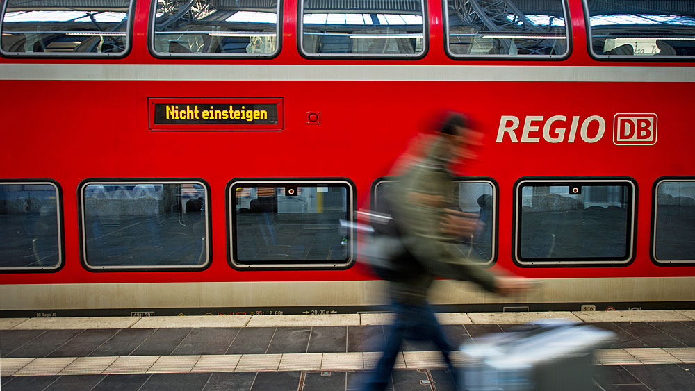 Bahnfahrerinnen und Bahnfahrer brauchen am Wochenende rund um Ludwigshafen viel Geduld und Alternativen (Symbolbild).