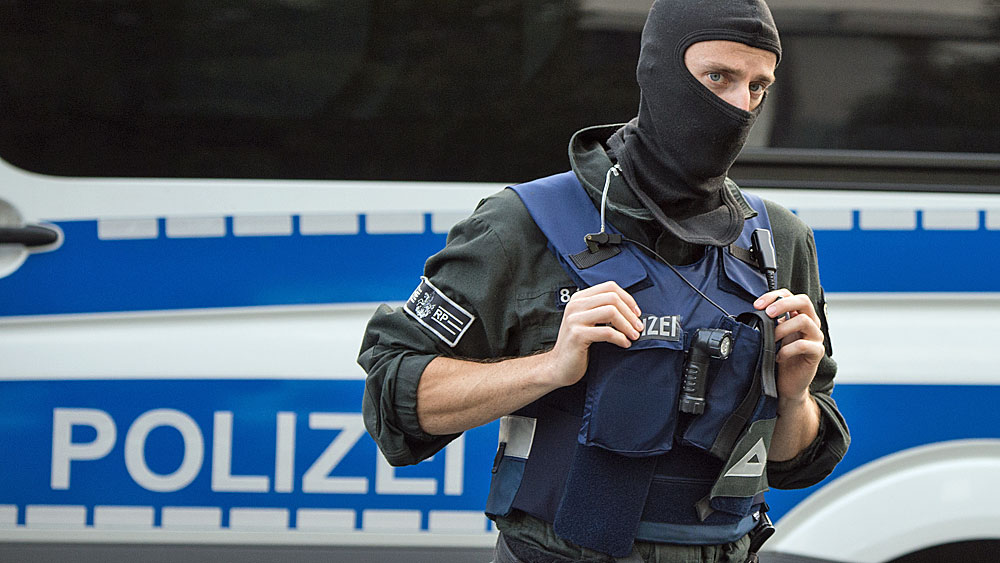 Mit einigen Einsatzkräften hat die Polizei Ludwigshafen nach den vermeintlichen Entführern gesucht. Später stellt sich heraus, dass es nur ein Videodreh war (Symbolbild).