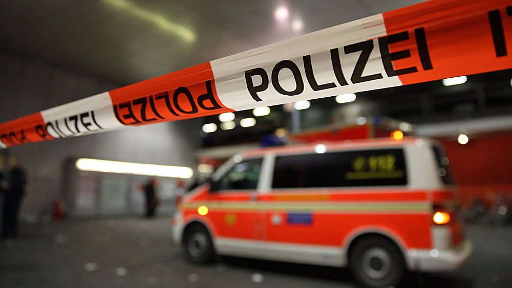 In Neu-Isenburg hat ein Mann eine 29-jährige Frau auf offener Straße attackiert und mit einem Messer schwer verletzt (Symbolbild).