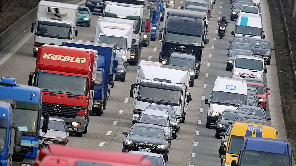 Am Tag vor Christi Himmelfahrt könnte es voll werden auf Deutschlands Autobahnen. Laut ADAC ist er einer der staureichsten Tage in Deutschland (Symbolbild).