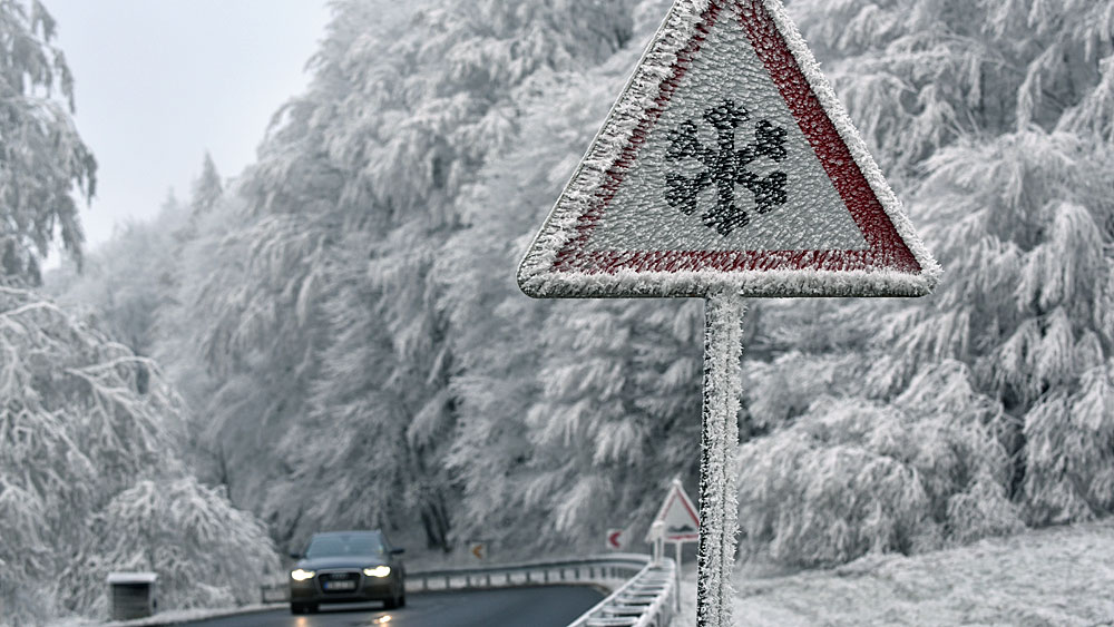 Auch in Südhessen war der Wintereinbruch auf den Straßen zu spüren.