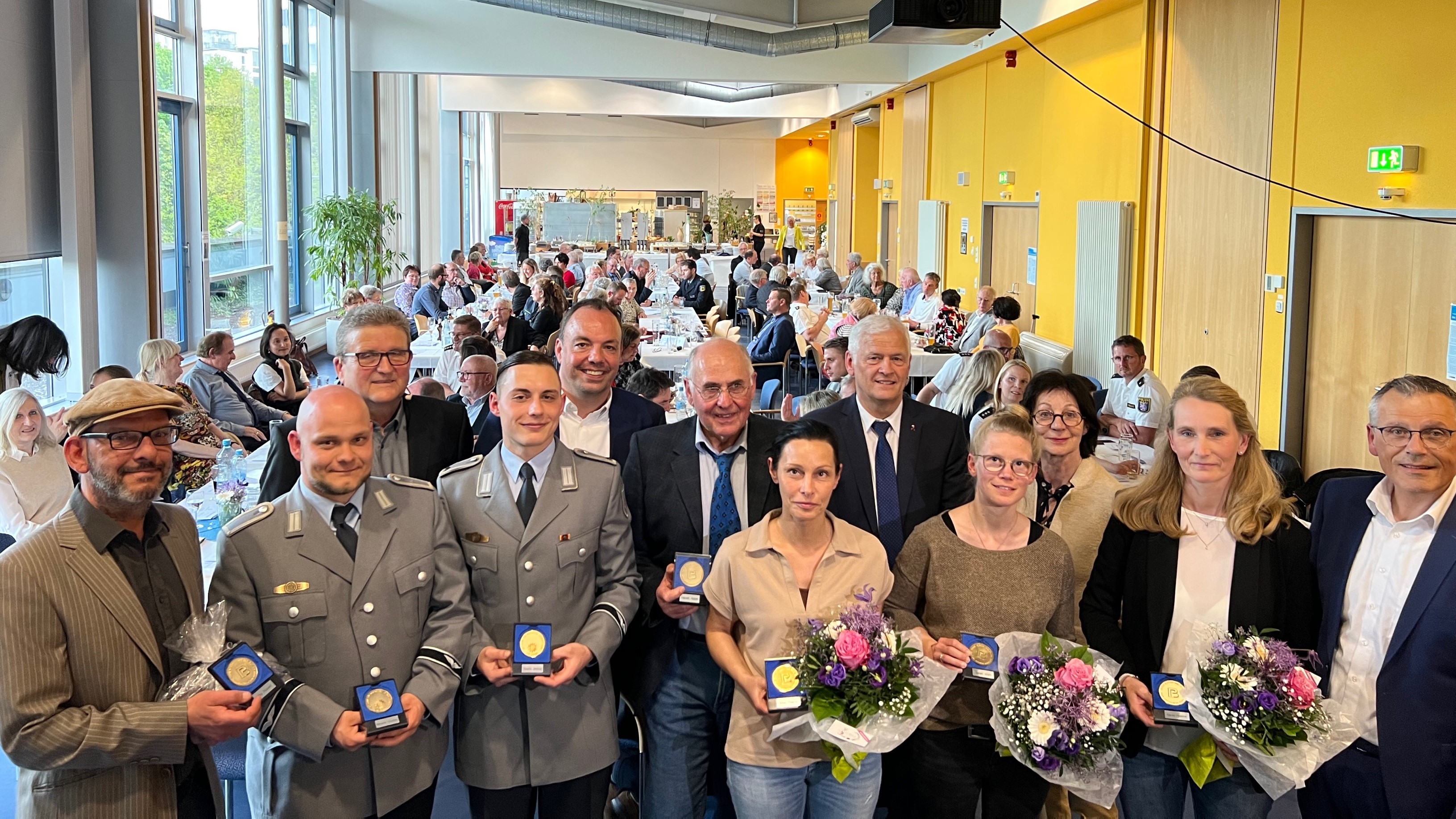 10 Frauen und Männer in Kassel mit Polizeimedaille ausgezeichnet