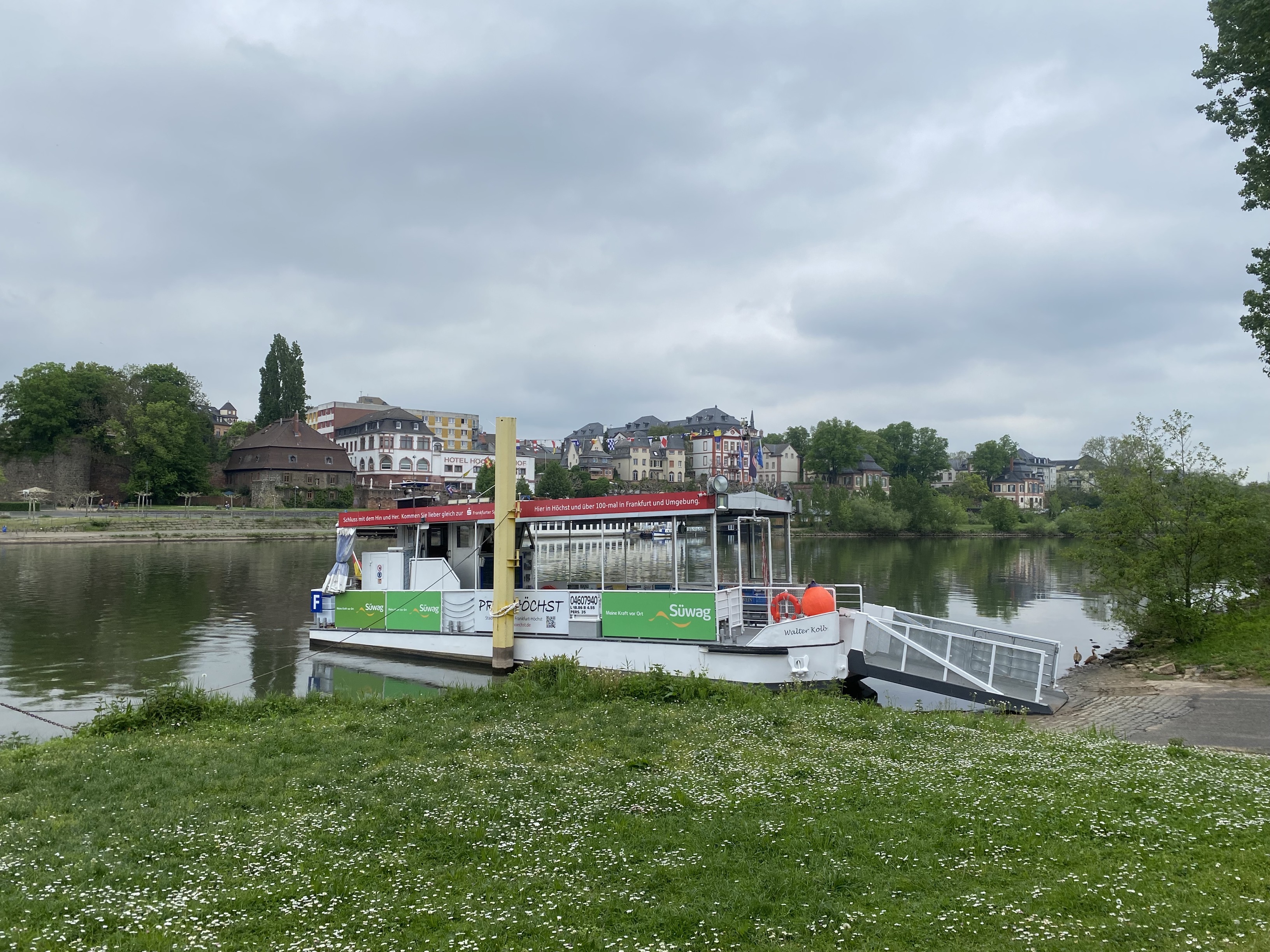 Frankfurter Mainfähre gerettet - Stadt und Süwag übernehmen Kosten